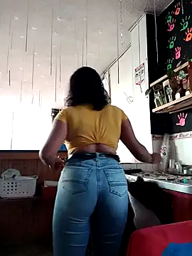 Snapshot of Princess_Lau chatting on 01/15/25, 10:24 Princess Lau online show from 01/15/25, 10:24