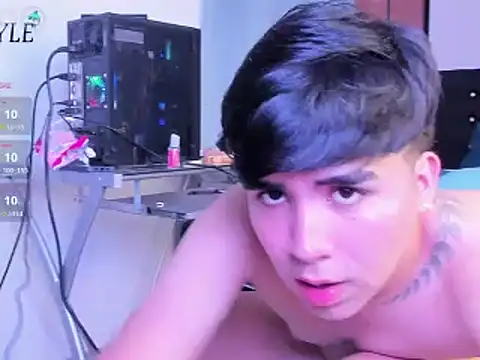 Snapshot of amon_kyle chatting on 02/11/25, 10:26 amon kyle online show from 02/11/25, 10:26