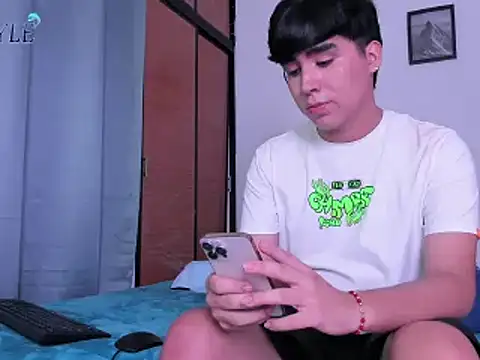 Snapshot of amon_kyle chatting on 03/07/25, 06:13 amon kyle online show from 03/07/25, 06:13