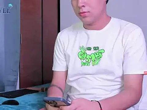 Snapshot of amon_kyle chatting on 03/14/25, 09:35 amon kyle online show from 03/14/25, 09:35