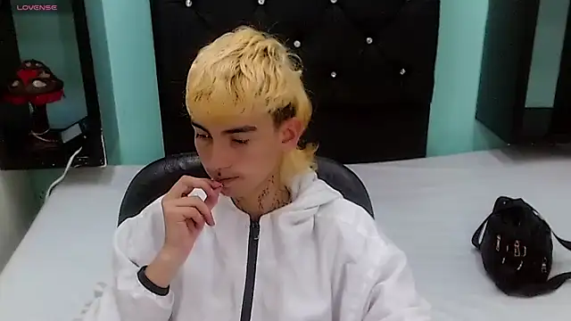 ttimy x boy online show from 04/16/26, 07:58