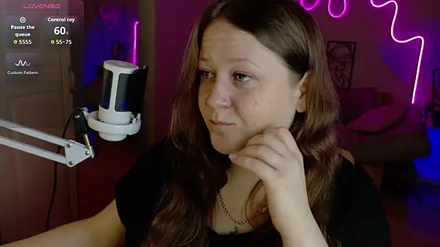 LizzyShine online show from 10/19/25, 04:51