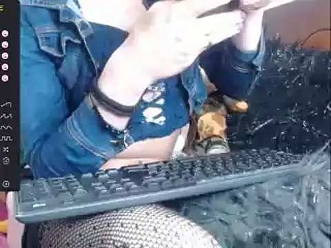 Snapshot of lorenitha_20 chatting on 01/31/25, 10:52 lorenitha 20 online show from 01/31/25, 10:52