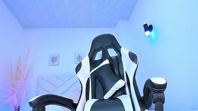 Brittany cute18 online show from 02/05/25, 11:12