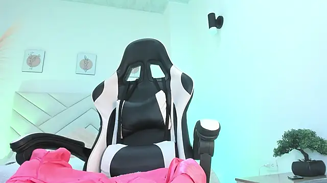 Brittany cute18 online show from 02/15/25, 02:11