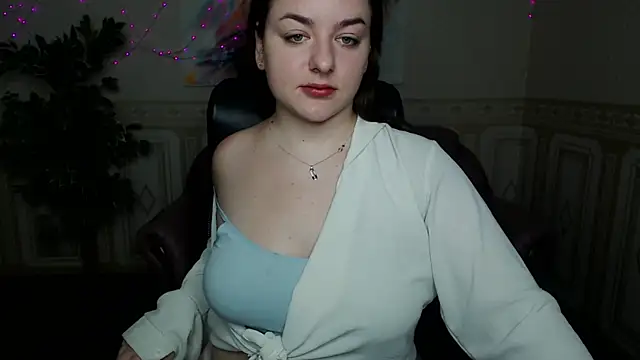 Snapshot of Helen_Elliot chatting on 12/20/24, 07:01 Helen Elliot online show from 12/20/24, 07:01