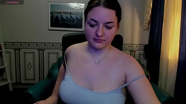 Snapshot of Helen_Elliot chatting on 12/31/24, 10:15 Helen Elliot online show from 12/31/24, 10:15