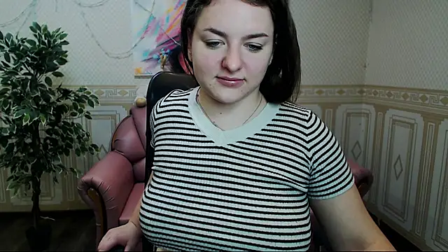 Snapshot of Helen_Elliot chatting on 02/05/25, 07:07 Helen Elliot online show from 02/05/25, 07:07