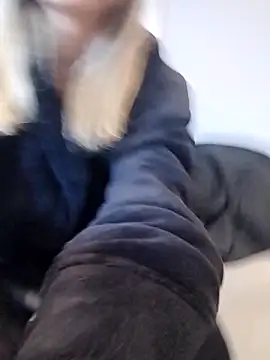 Snapshot of fofinhaa12 chatting on 09/19/25, 01:34 fofinhaa12 online show from 09/19/25, 01:34