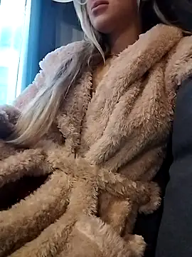 Snapshot of fofinhaa12 chatting on 11/29/25, 02:20 fofinhaa12 online show from 11/29/25, 02:20