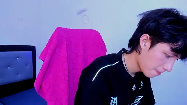 Snapshot of Johhan__Lee chatting on 02/07/25, 10:30 Johhan Lee online show from 02/07/25, 10:30