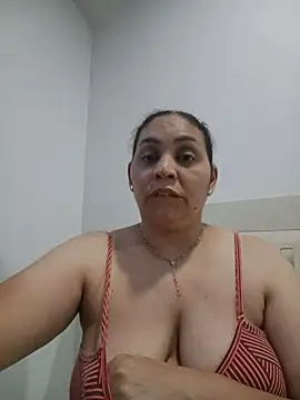 Snapshot of MirandaSoto chatting on 06/04/26, 03:01 MirandaSoto online show from 06/04/26, 03:01