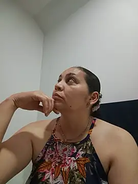 Snapshot of MirandaSoto chatting on 06/06/26, 04:06 MirandaSoto online show from 06/06/26, 04:06