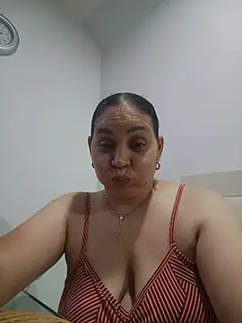 Snapshot of MirandaSoto chatting on 07/10/26, 03:44 MirandaSoto online show from 07/10/26, 03:44