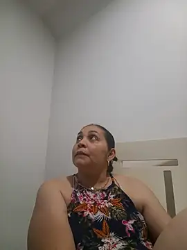 Snapshot of MirandaSoto chatting on 07/22/26, 04:04 MirandaSoto online show from 07/22/26, 04:04