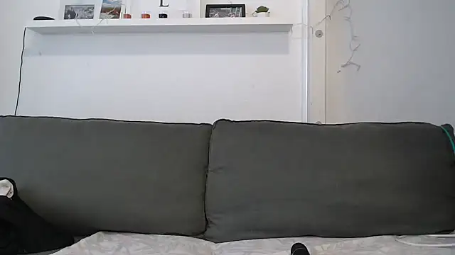 Snapshot of IntiMia chatting on 03/12/25, 07:46 IntiMia online show from 03/12/25, 07:46