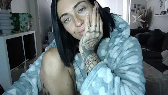 IntiMia online show from 12/18/25, 09:04