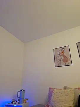 Snapshot of VictoriaEvaans_ chatting on 10/27/25, 10:47 VictoriaEvaans online show from 10/27/25, 10:47