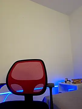 Snapshot of VictoriaEvaans_ chatting on 10/28/25, 09:39 VictoriaEvaans online show from 10/28/25, 09:39