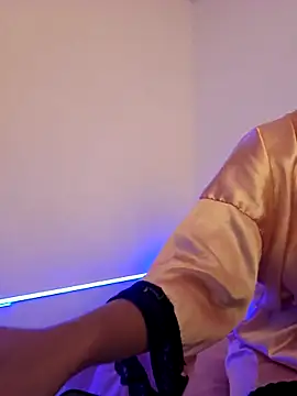 Snapshot of VictoriaEvaans_ chatting on 11/18/25, 10:36 VictoriaEvaans online show from 11/18/25, 10:36