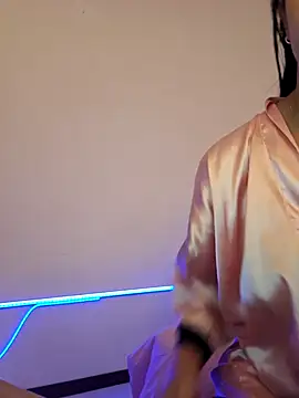 Snapshot of VictoriaEvaans_ chatting on 11/25/25, 10:43 VictoriaEvaans online show from 11/25/25, 10:43