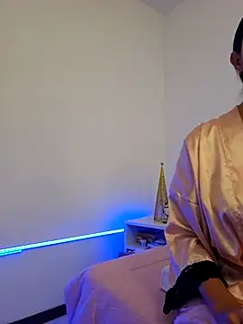 Snapshot of VictoriaEvaans_ chatting on 12/04/25, 09:56 VictoriaEvaans online show from 12/04/25, 09:56