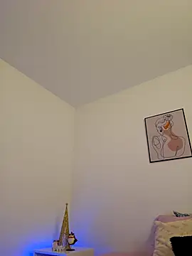 Snapshot of VictoriaEvaans_ chatting on 12/15/25, 09:41 VictoriaEvaans online show from 12/15/25, 09:41