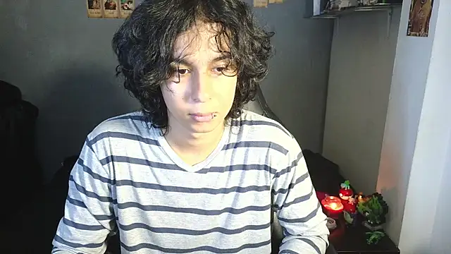 Snapshot of kairozz chatting on 02/19/25, 01:39 kairozz online show from 02/19/25, 01:39