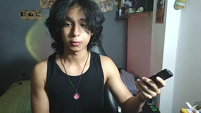 Snapshot of kairozz chatting on 02/25/25, 02:44 kairozz online show from 02/25/25, 02:44