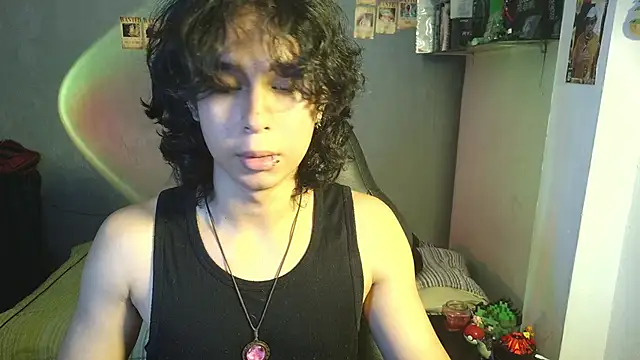 Snapshot of kairozz chatting on 03/10/25, 01:43 kairozz online show from 03/10/25, 01:43