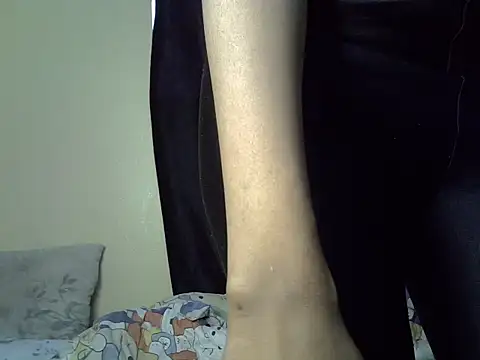 Snapshot of Horny-slut_ chatting on 02/22/25, 06:39 Horny-slut online show from 02/22/25, 06:39