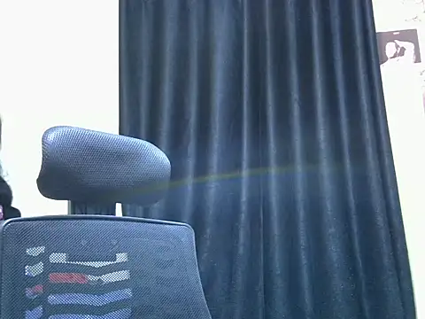 Horny-slut  online show from 04/18/26, 03:32