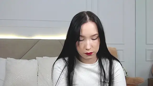 LeilaLow online show from 01/06/25, 12:02