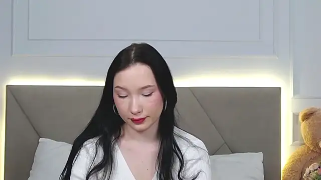 LeilaLow online show from 01/15/25, 03:18