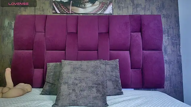 nicole  parker1 online show from 10/21/25, 07:03