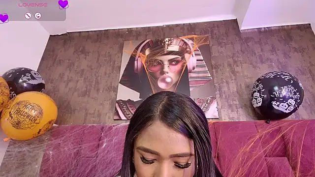 nicole  parker1 online show from 10/30/25, 06:30