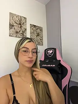 Issabela G1 online show from 04/18/26, 02:48