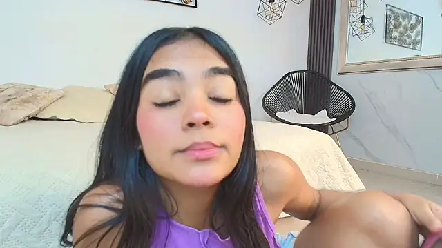 Snapshot of julieta_aguilar1 chatting on 12/17/24, 07:26 julieta aguilar1 online show from 12/17/24, 07:26