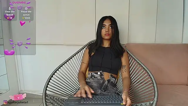 Snapshot of julieta_aguilar1 chatting on 01/04/25, 07:23 julieta aguilar1 online show from 01/04/25, 07:23