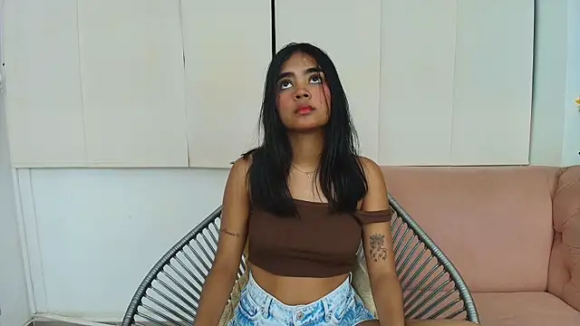 Snapshot of julieta_aguilar1 chatting on 01/06/25, 07:24 julieta aguilar1 online show from 01/06/25, 07:24