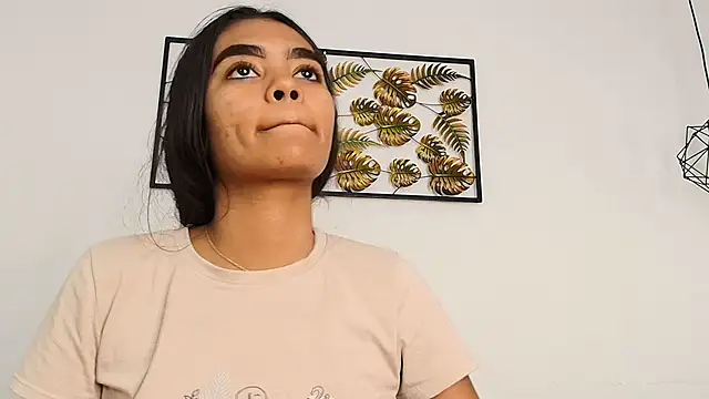 Snapshot of julieta_aguilar1 chatting on 09/16/25, 07:37 julieta aguilar1 online show from 09/16/25, 07:37