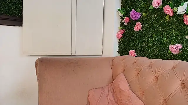 Snapshot of julieta_aguilar1 chatting on 11/04/25, 08:08 julieta aguilar1 online show from 11/04/25, 08:08