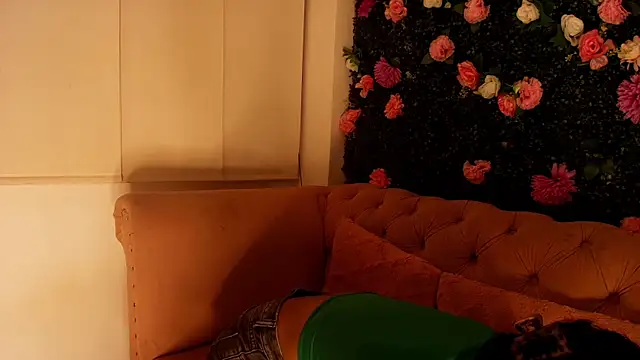 Snapshot of julieta_aguilar1 chatting on 11/06/25, 07:59 julieta aguilar1 online show from 11/06/25, 07:59