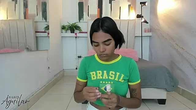 Snapshot of julieta_aguilar1 chatting on 11/20/25, 08:19 julieta aguilar1 online show from 11/20/25, 08:19