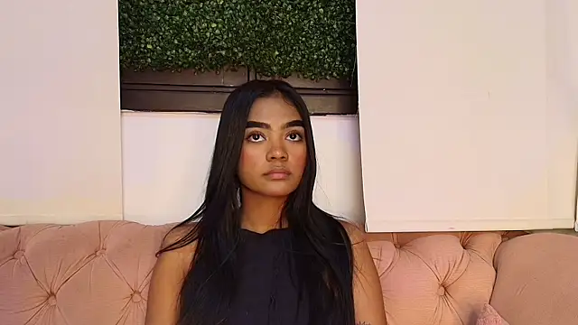 Snapshot of julieta_aguilar1 chatting on 11/21/25, 07:12 julieta aguilar1 online show from 11/21/25, 07:12