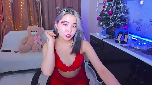 Snapshot of Dollyaa chatting on 12/24/24, 10:44 Dollyaa online show from 12/24/24, 10:44