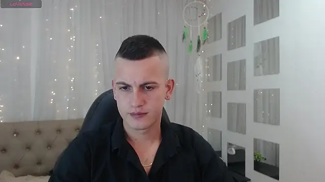 Snapshot of Cerokershelby chatting on 12/20/24, 05:04 Cerokershelby online show from 12/20/24, 05:04