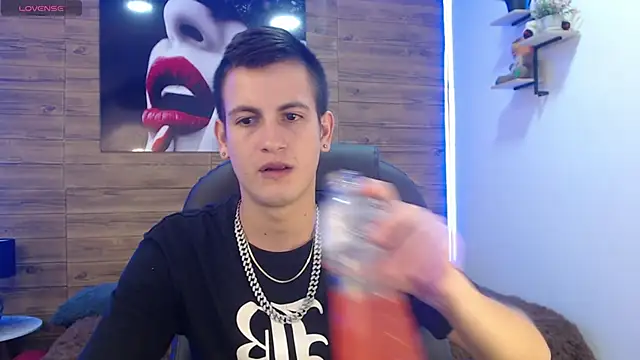 Snapshot of Cerokershelby chatting on 03/16/25, 07:26 Cerokershelby online show from 03/16/25, 07:26