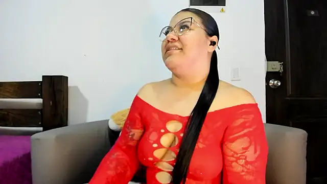 Snapshot of mile_uribe chatting on 02/04/26, 01:11 mile uribe online show from 02/04/26, 01:11