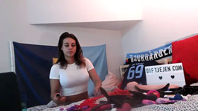 Snapshot of Dif-tjejen chatting on 02/04/25, 07:55 Dif-tjejen online show from 02/04/25, 07:55